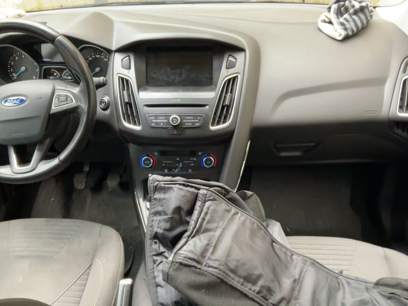 Ford Focus 1.0 EcoBoost Titanium 2015 – снимка 17
