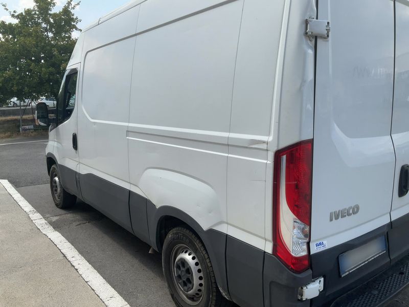 Iveco Daily 3.0 Diesel HKa 35 S V Radstand 3520 2019 – снимка на щета