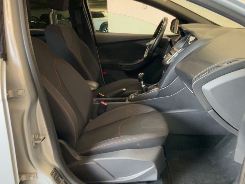 Ford Focus 1.0 EcoBoost ST-Line 2018 – снимка 16