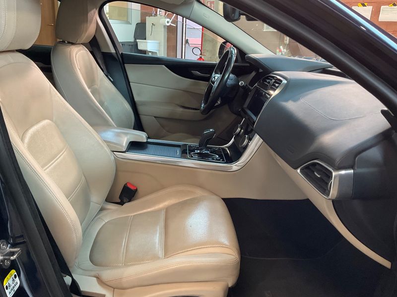 Jaguar XE 20d S 2019 – снимка 16