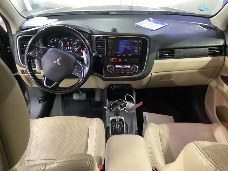 Mitsubishi Outlander 2.2 DI-D Kaiteki 4WD 2015 – снимка 17