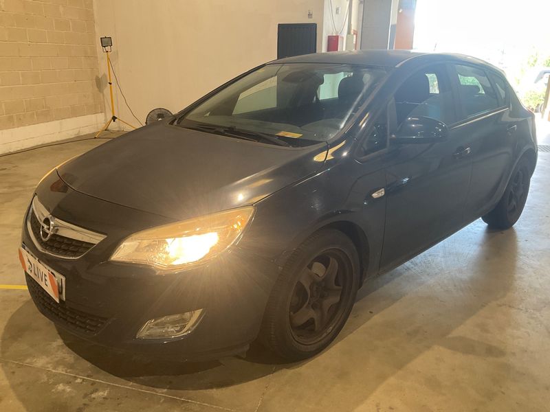Opel Astra 1.7 CDTI Enjoy 2011 – снимка 1