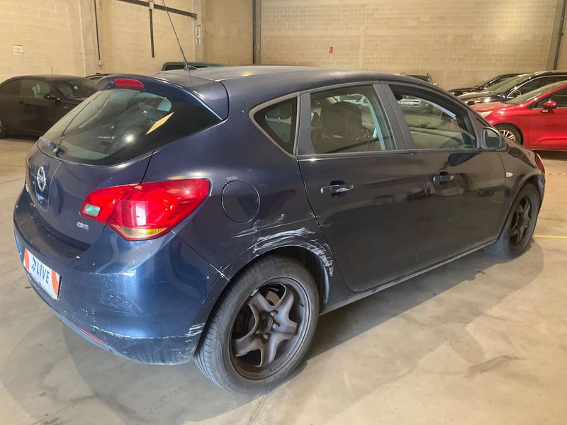 Opel Astra 1.7 CDTI Enjoy 2011 – снимка 2