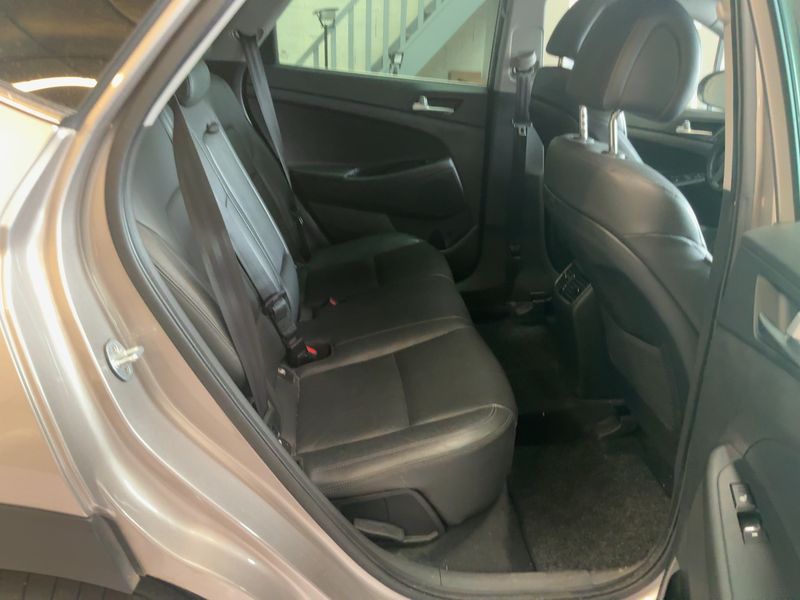 Hyundai Tucson 2.0 CRDi Executive 2WD 2017 – снимка 19