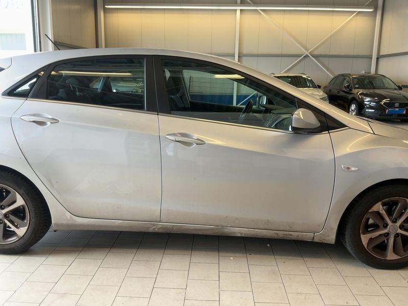 Hyundai i30 1.6 GDI YES! 2016 – снимка 10