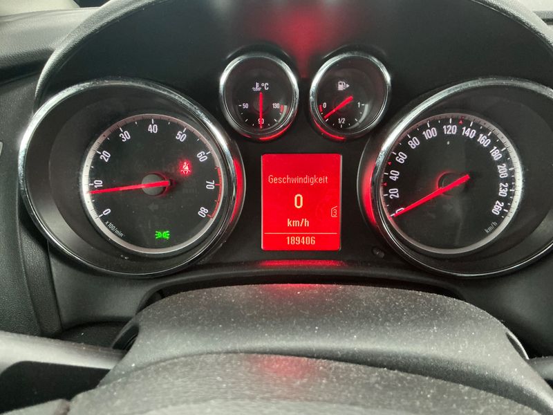 Opel Astra 1.4 Turbo Edition 2011 – снимка 4