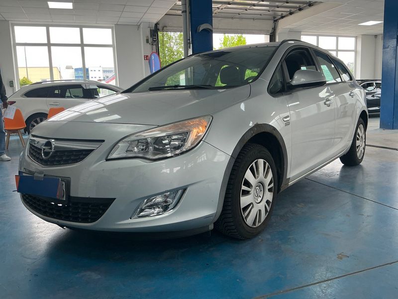 Opel Astra 1.4 Turbo Edition 2011 – снимка 1