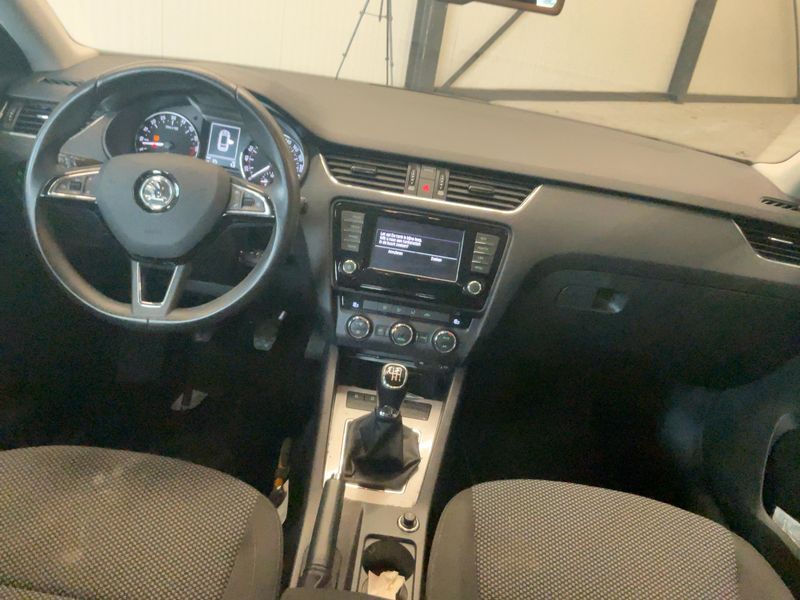 Skoda Octavia 1.6 TDI GreenLine 2015 – снимка 17