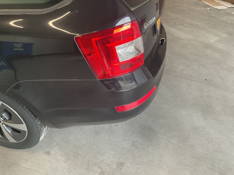 Skoda Octavia 1.6 TDI GreenLine 2015 – снимка 27