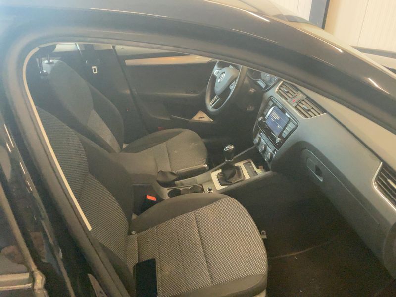 Skoda Octavia 1.6 TDI GreenLine 2015 – снимка 16