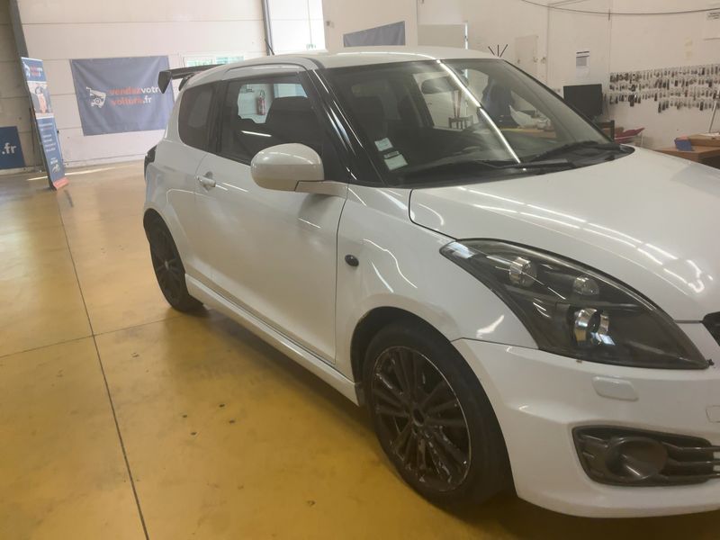 Suzuki Swift 1.6 Sport 2015 – снимка 12