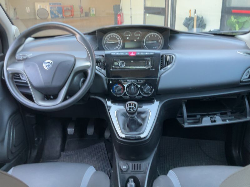 Lancia Ypsilon 0.9 TwinAir Silver 2017 – снимка 17