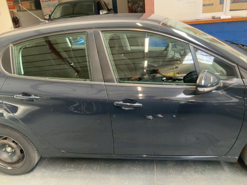 Peugeot 208 1.5 Blue-HDi Active 2018 – снимка 10