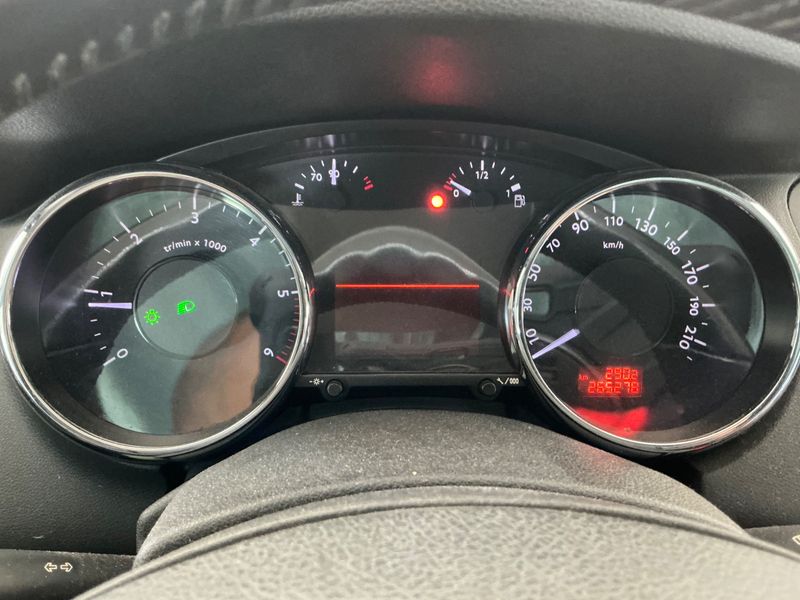 Peugeot 5008 1.6 HDi Premium Pack 2010 – снимка 4
