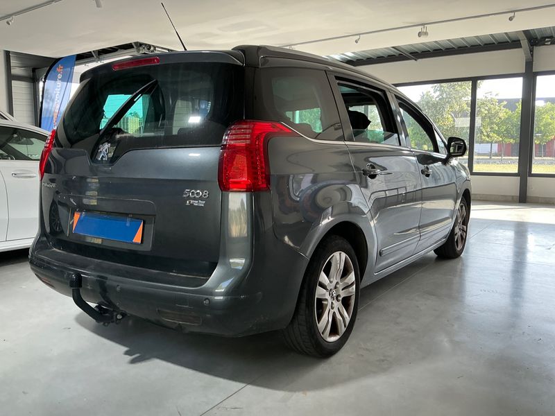 Peugeot 5008 1.6 HDi Premium Pack 2010 – снимка 2
