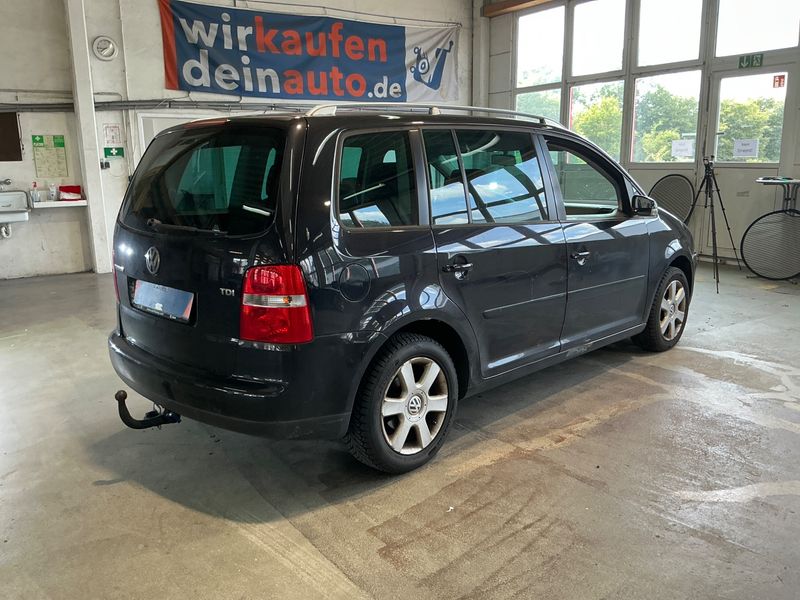 Volkswagen Touran 1.9 TDI Highline 2004 – снимка 2