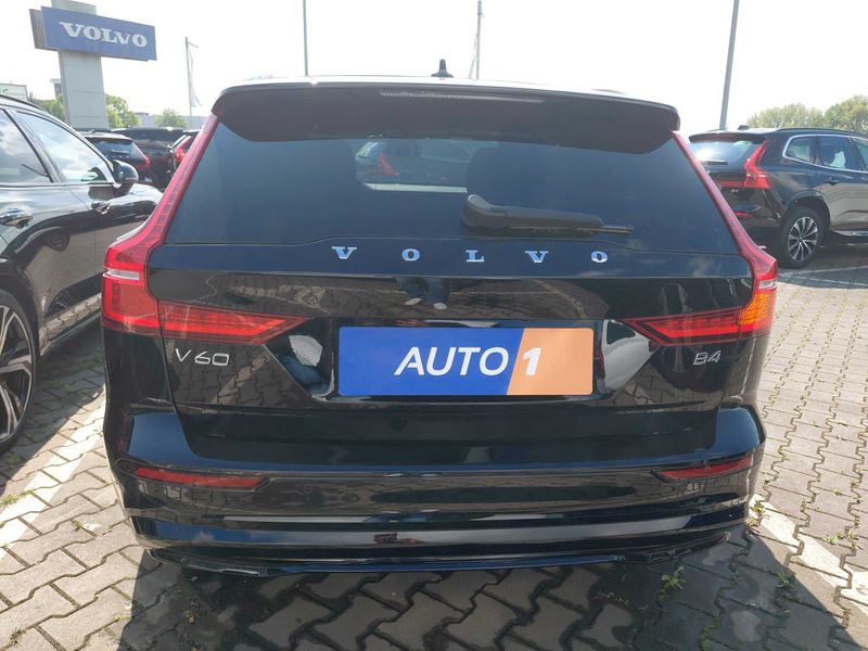 Volvo V60 2.0 B4 Mild-Hybrid Plus Dark 2024 – снимка 4