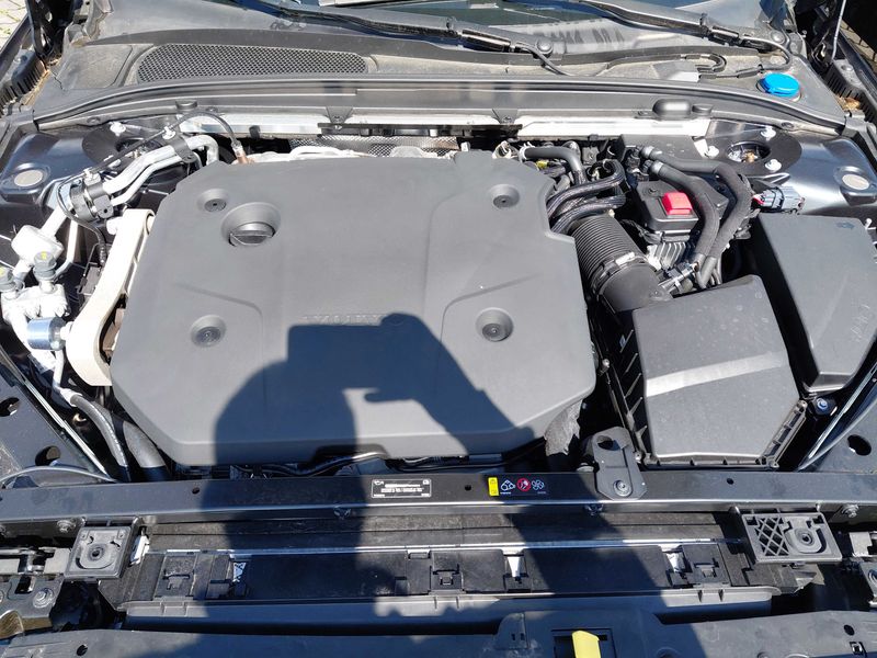Volvo V60 2.0 B4 Mild-Hybrid Plus Dark 2024 – снимка 8