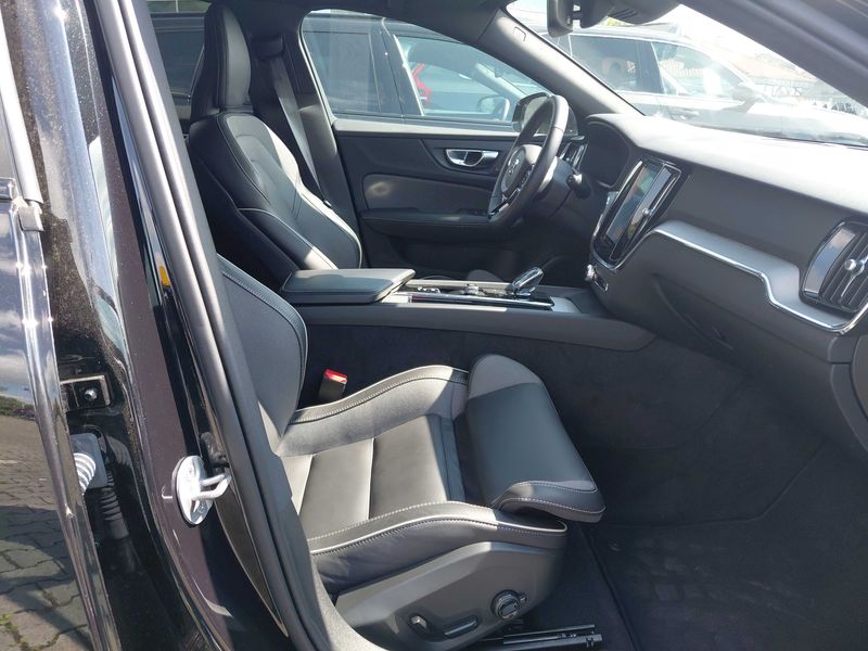 Volvo V60 2.0 B4 Mild-Hybrid Plus Dark 2024 – снимка 10