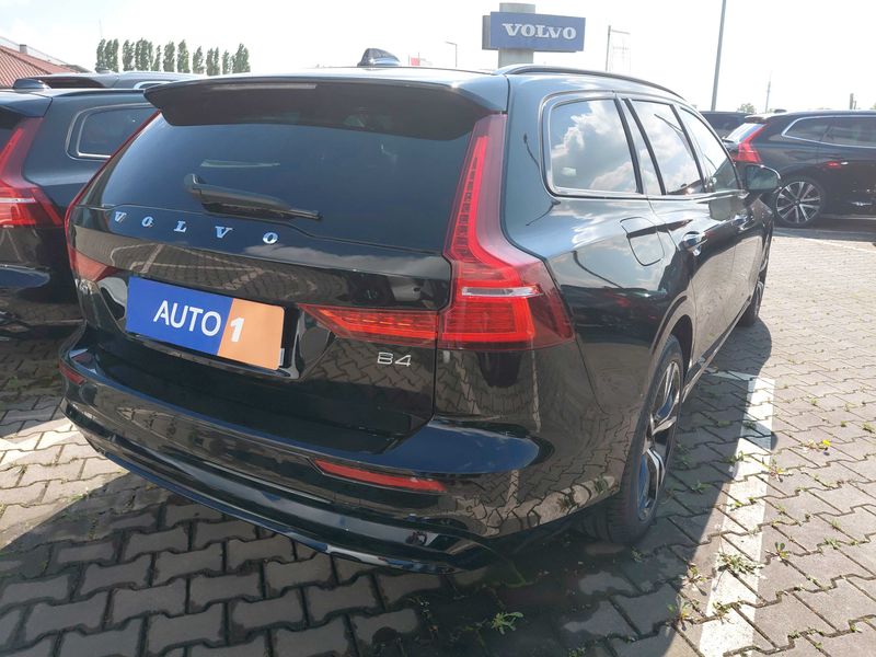 Volvo V60 2.0 B4 Mild-Hybrid Plus Dark 2024 – снимка 5