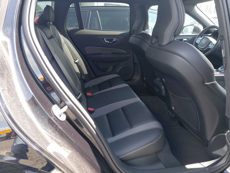 Volvo V60 2.0 B4 Mild-Hybrid Plus Dark 2024 – снимка 14