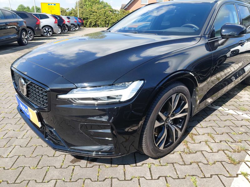 Volvo V60 2.0 B4 Mild-Hybrid Plus Dark 2024 – снимка 2