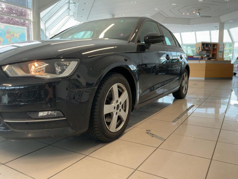 Audi A3 Sportback 1.6 TDI Ambition 2016 – снимка 2
