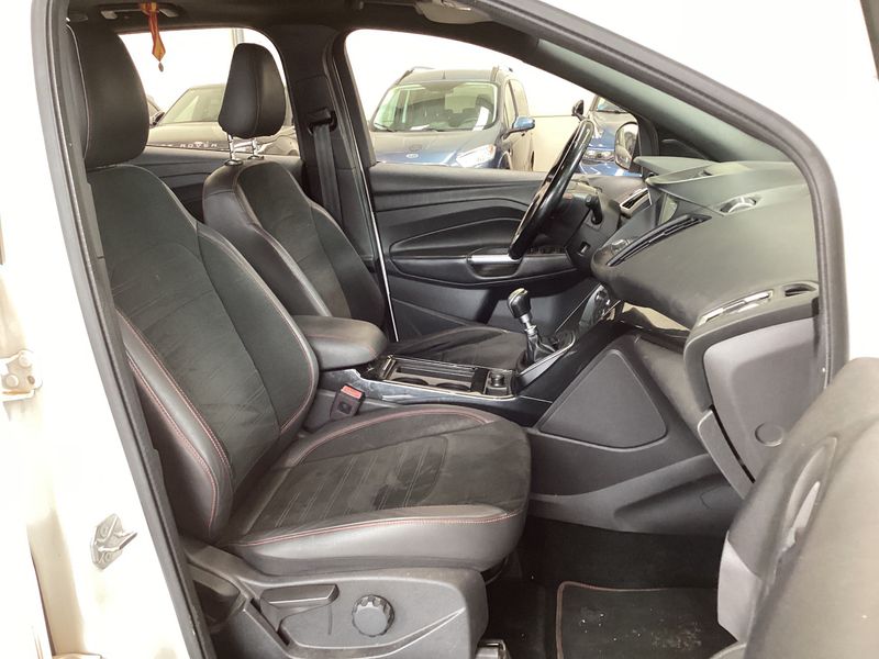 Ford Kuga 2.0 TDCi ST-Line 2017 – снимка 16