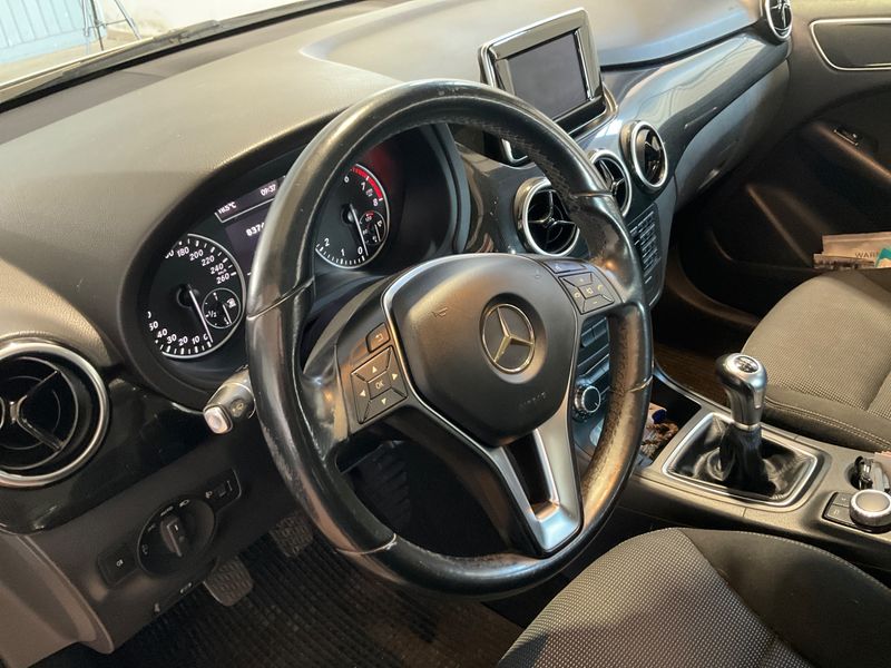 Mercedes-Benz B-Klasse B 200 NGT Executive 2015 – снимка 26