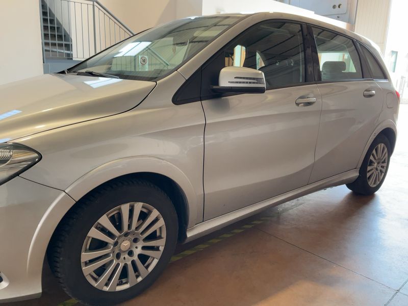 Mercedes-Benz B-Klasse B 200 NGT Executive 2015 – снимка 2