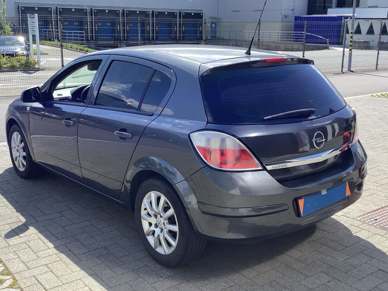 Opel Astra 1.6 Edition 2010 – снимка 6