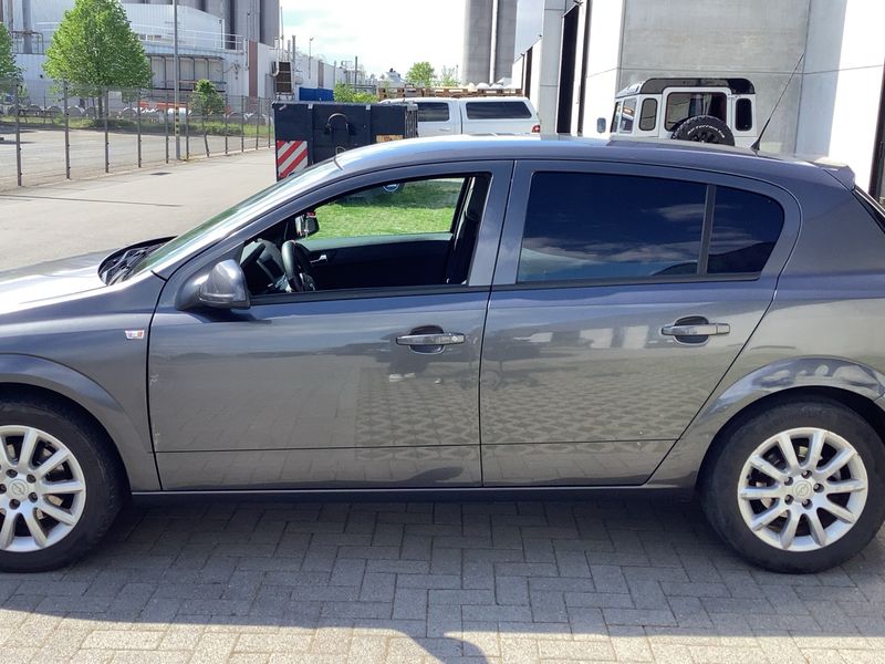 Opel Astra 1.6 Edition 2010 – снимка 4