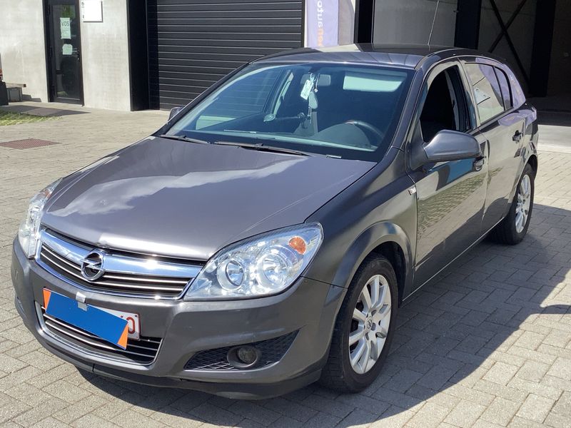 Opel Astra 1.6 Edition 2010 – снимка 1
