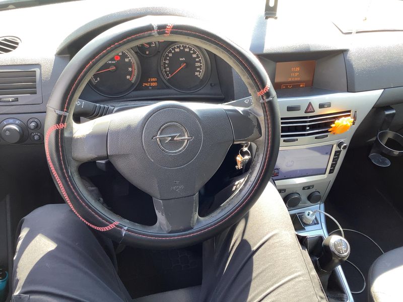 Opel Astra 1.6 Edition 2010 – снимка 17