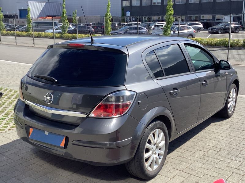 Opel Astra 1.6 Edition 2010 – снимка 8