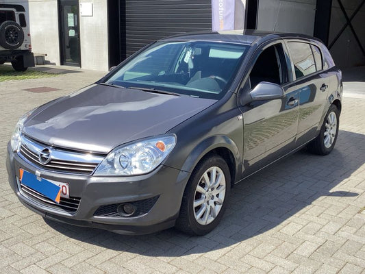 Opel Astra 1.6 Edition 2010 – снимка 2