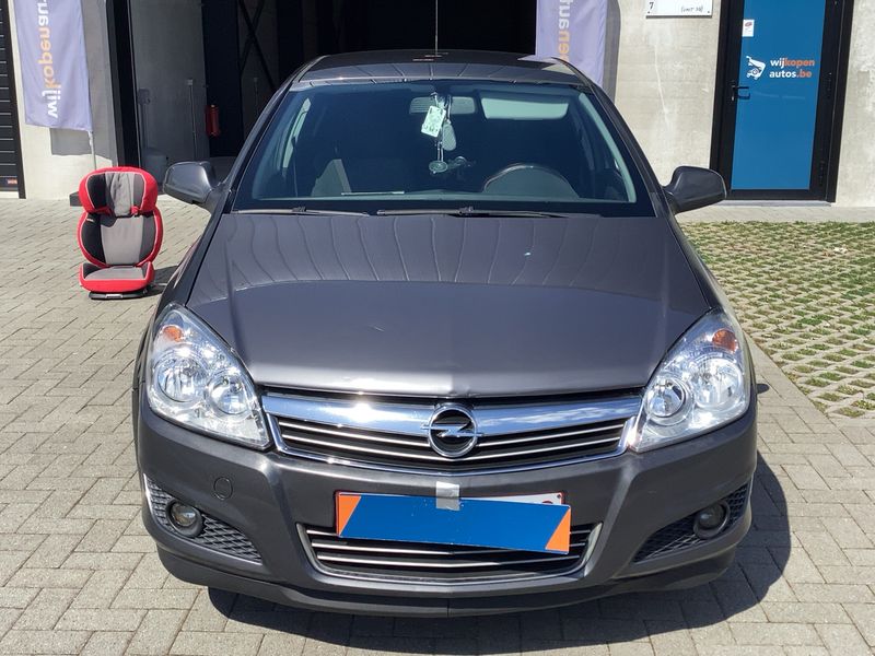 Opel Astra 1.6 Edition 2010 – снимка 14