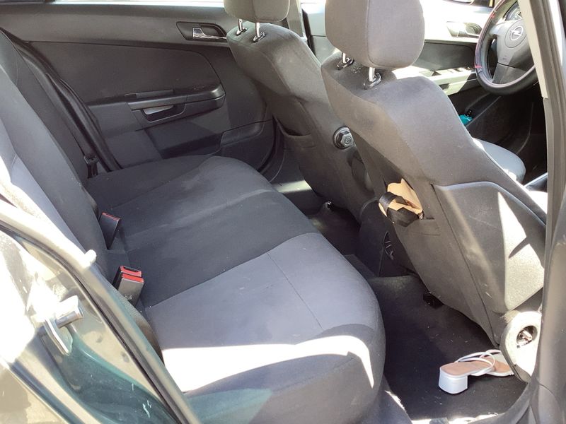Opel Astra 1.6 Edition 2010 – снимка 19