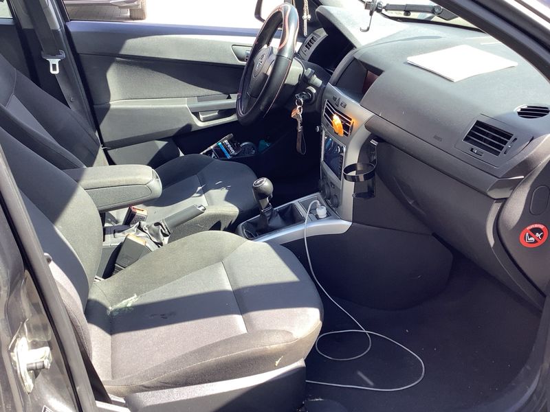 Opel Astra 1.6 Edition 2010 – снимка 16