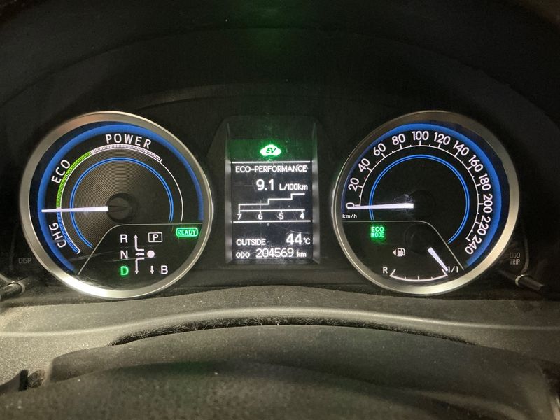 Toyota Auris 1.8 Hybrid Dynamic 2013 – снимка 18