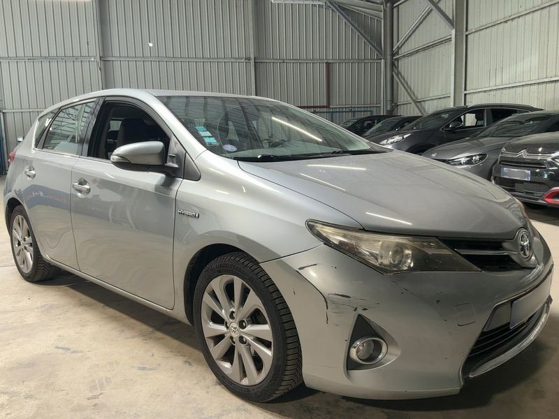 Toyota Auris 1.8 Hybrid Dynamic 2013 – снимка 12