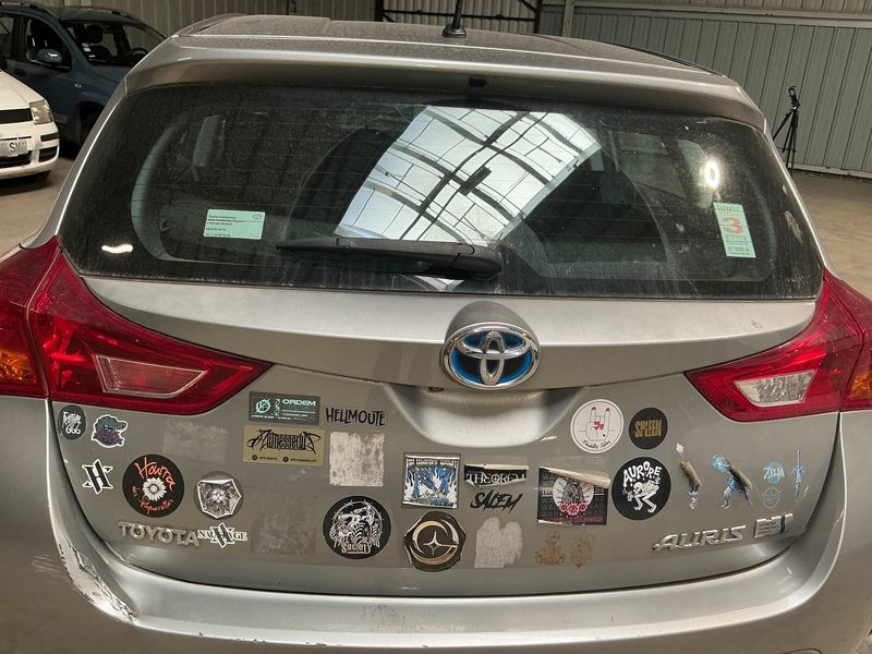 Toyota Auris 1.8 Hybrid Dynamic 2013 – снимка 37