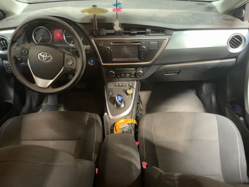 Toyota Auris 1.8 Hybrid Dynamic 2013 – снимка 17