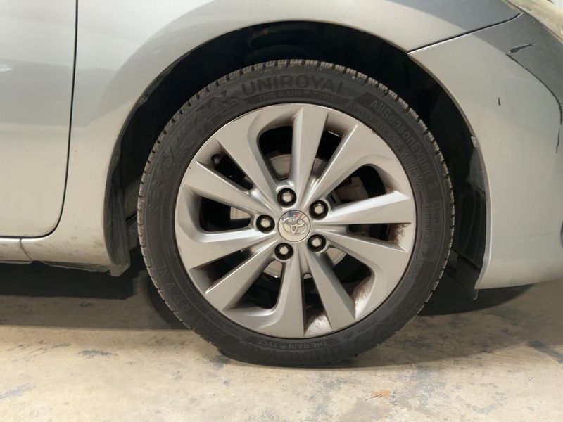 Toyota Auris 1.8 Hybrid Dynamic 2013 – снимка 11