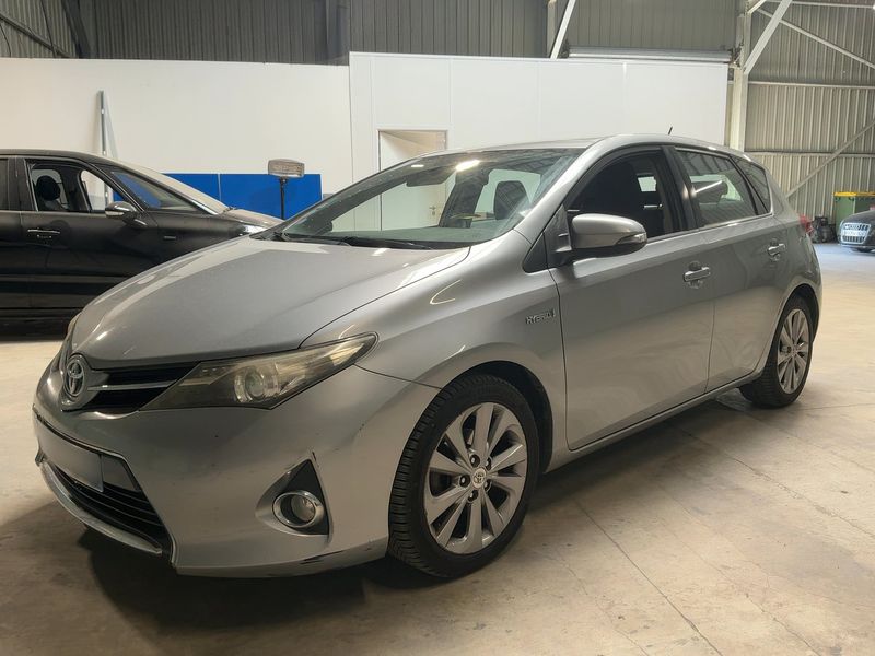 Toyota Auris 1.8 Hybrid Dynamic 2013 – снимка 1