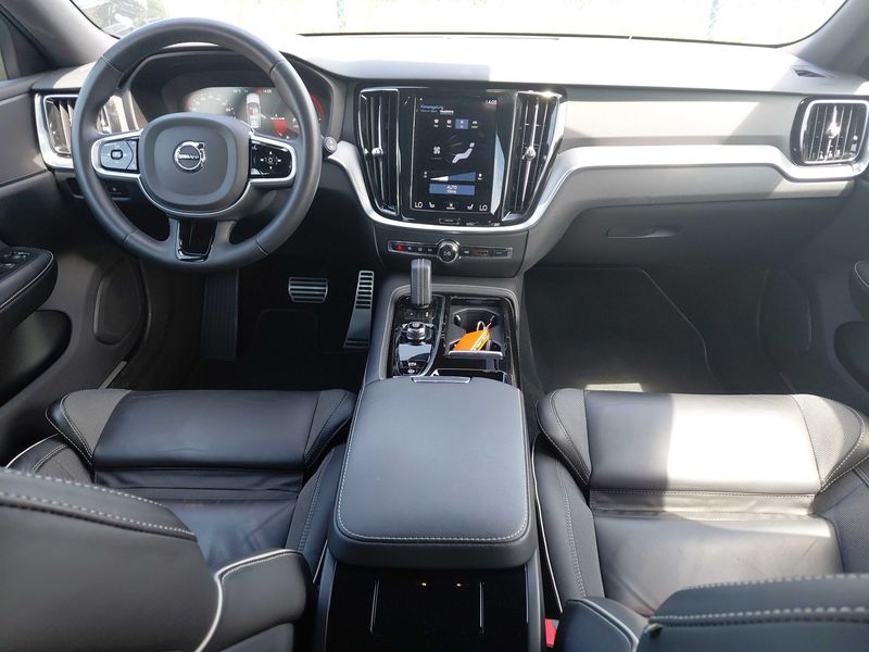 Volvo V60 2.0 T6 Twin Engine Recharge Plug-in Hybrid R Design AWD 2022 – снимка 11