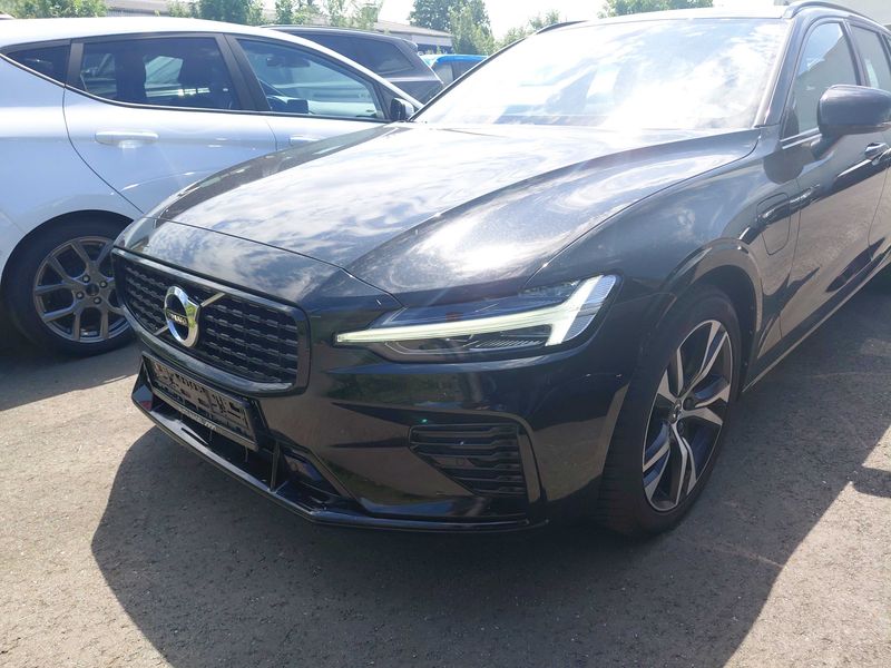Volvo V60 2.0 T6 Twin Engine Recharge Plug-in Hybrid R Design AWD 2022 – снимка 2