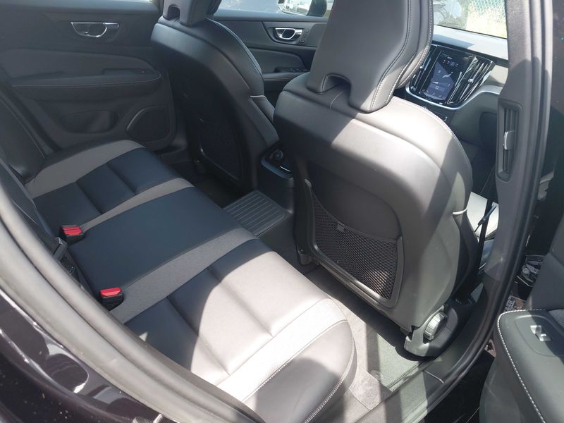Volvo V60 2.0 T6 Twin Engine Recharge Plug-in Hybrid R Design AWD 2022 – снимка 13