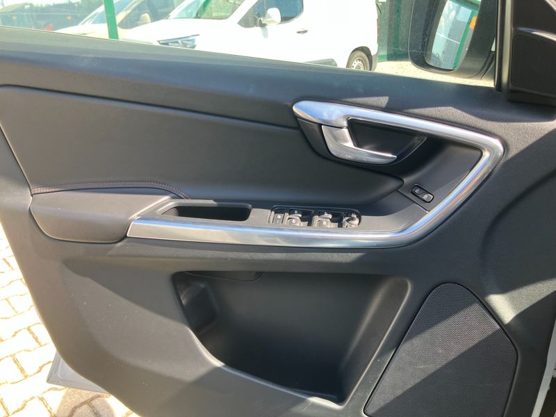 Volvo XC60 2.0 D4 Momentum 2WD 2014 – снимка 26
