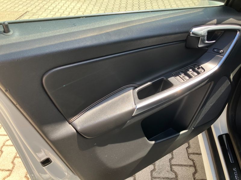 Volvo XC60 2.0 D4 Momentum 2WD 2014 – снимка 24